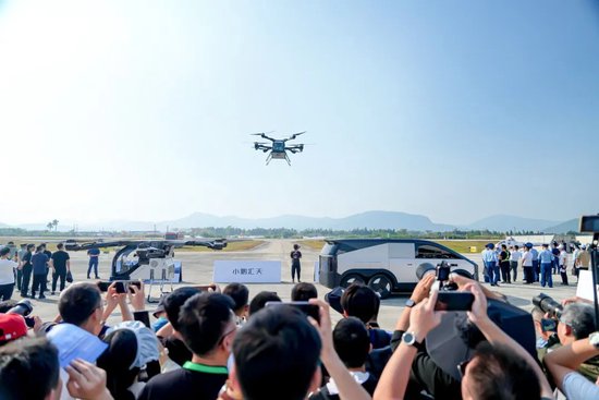 何小鹏出席中国电动汽车百人会论坛，2026年开启低空经济新纪元 第2张